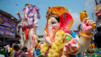 घर-घर पधारेंगे मंगलमूर्ति….गणेश चतुर्थी आज, जानिए व्रत कथा, शुभ मुहूर्त से लेकर सबकुछ घर-घर पधारेंगे मंगलमूर्ति….गणेश चतुर्थी आज, जानिए व्रत कथा, शुभ मुहूर्त से लेकर सबकुछ