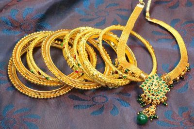 Gold Price Today: सोने की कीमतें 1 लाख की ओर... क्यों तेजी से बढ़ रहे दाम, क्या ये निवेश का सही समय है?