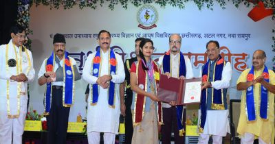 नई पीढ़ी को डिजिटल एडिक्शन और पॉपकॉर्न स्टेटस से बाहर निकलने की आवश्यकता है - डेका