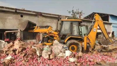 आबकारी विभाग की बड़ी कार्रवाई: साढ़े 6 करोड़ की शराब पर चलाया बुलडोजर....जानें क्या है पूरा मामला आबकारी विभाग की बड़ी कार्रवाई: साढ़े 6 करोड़ की शराब पर चलाया बुलडोजर....जानें क्या है पूरा मामला