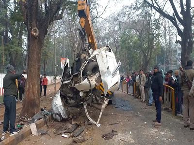 नए साल में पिकनिक मनाने जा रहे 6 दोस्तों की भीषण सड़क हादसे में मौत, परिवार में पसरा मातम&hellip;