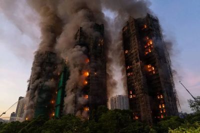 भीषण आग का कहर : 55 की मौत, 279 लोग लापता &mdash; भवनों में लगी आग ने बनाया इतिहास का सबसे बड़ा हादसा