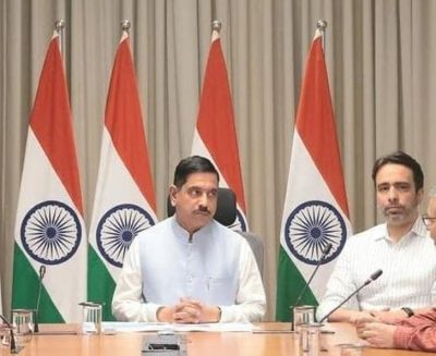 प्रह्लाद जोशी ने संभाली शिक्षा मंत्रालय की कमान: कार्यभार ग्रहण करते ही अधिकारियों के साथ की समीक्षा बैठक