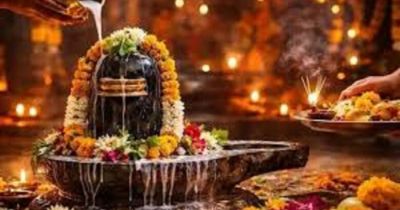 Sawan 2026 : इस साल सावन में बन रहे एक साथ 6 शुभ योग, शिवलिंग पर अर्पित करें ये चीजें, मिलेगा लाभ