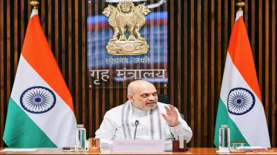 झंडों को जमीन पर नहीं फेंकना चाहिए : गृह मंत्रालय