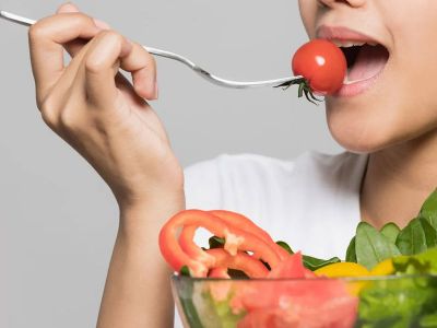 Health Tips: सर्दियों में हाइड्रेट रहने के लिए डाइट में शामिल करें ये फूड्स, नहीं होगी पानी की कमी 